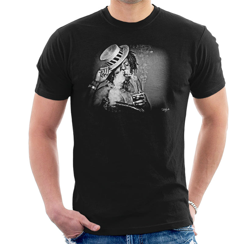 Dennis Brown Blowing Smoke Out Nose Men's T-Shirt