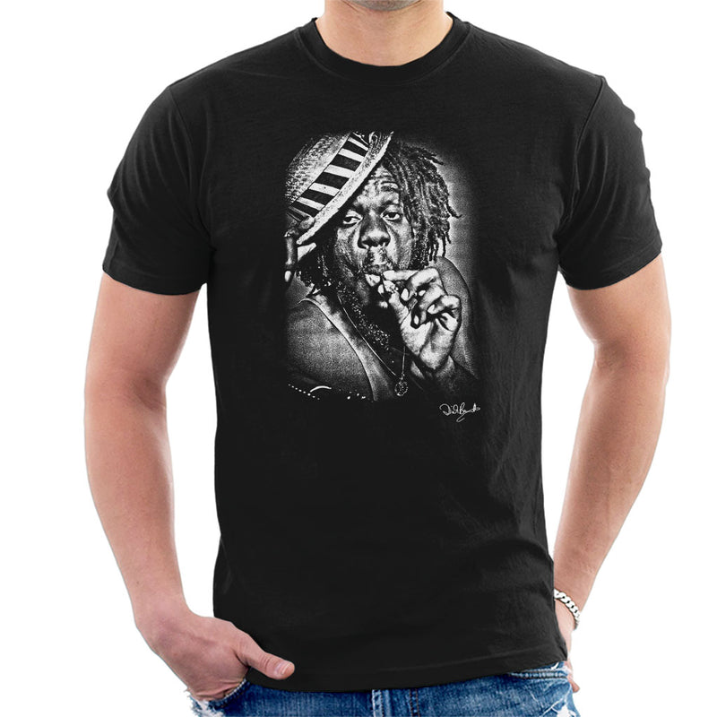 Dennis Brown Smoking Men's T-Shirt