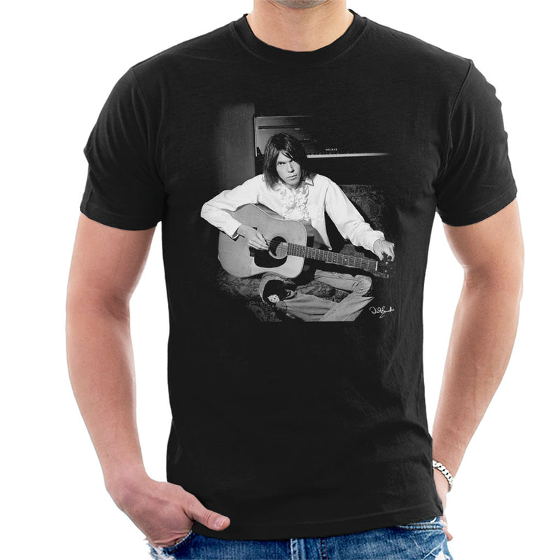 Neil Young On Acoustic Men's T-Shirt - Don't Talk To Me About Heroes